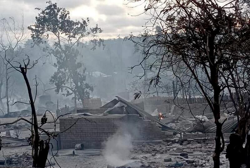 မကွေးတိုင်း၊ ပေါက်မြို့နယ် ကင်းမရွာတွင် မီးရှို့ခံထားရသော နေအိမ်များကို ၂၀၂၁ ခုနှစ် ဇွန်လ ၁၆ ရက်နေ့က တွေ့ရစဉ်။ (Citizen Photo)