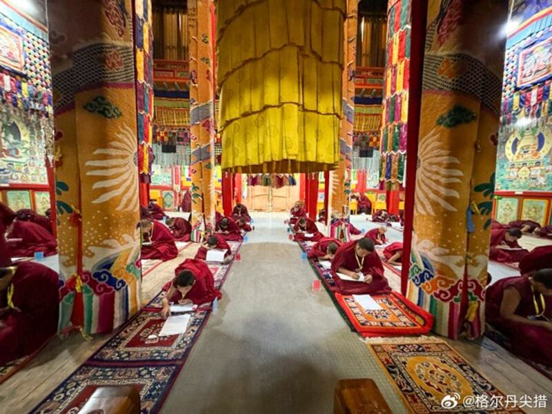Tibetan Buddhist monks study at Atsok Monastery in Dragkar county, Tsolho Tibetan Autonomous Prefecture, in western China's Qinghai province in an undated photo.(Citizen Journalist)