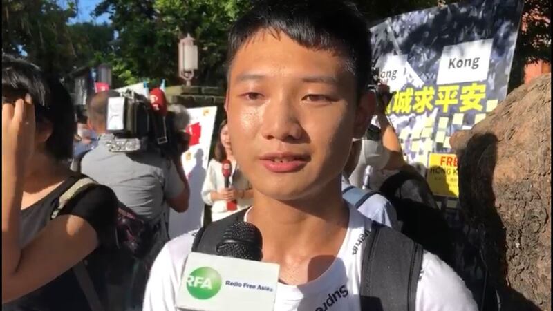 台湾高中三年级刘同学声援反送中。(记者夏小华摄)