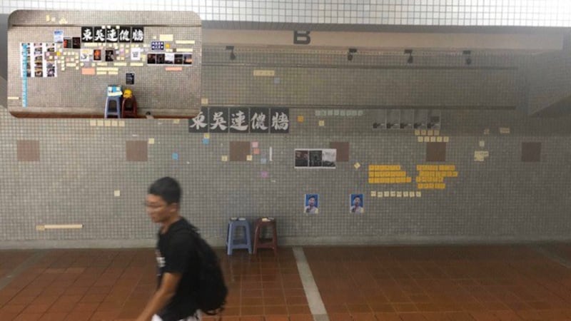 东吴大学连侬墙几乎遭撕毁。(港生Jackson提供)