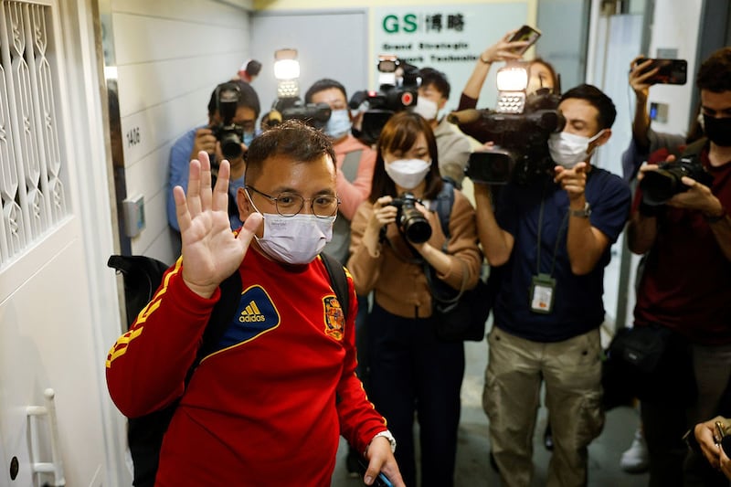 香港记者协会主席陈朗升,是前《立场新闻》副采访主任。 《立场新闻》停运后,他一度短暂失业,其后经同行介绍,加入由前《苹果日报》记者开设的网上媒体“Channel C HK”。 (路透社资料相片)